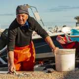 A Bari il luogo dove � pi� facile assistere a millenario rito � il Molo San Nicola, detto N-d�rr'a la lanze, l� dove alcune piatte banchine vengono utilizzate dai varchecedd�re (i pescatori notturni) per arricciare molluschi appena catturati a bordo dei loro gozzi